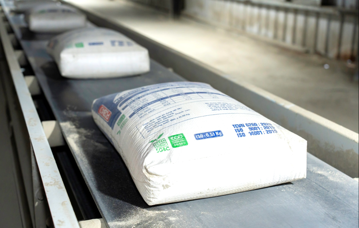 Nhiều doanh nghiệp trong nước đồng loạt tăng giá bán bình quân thêm 100.000 đồng/tấn