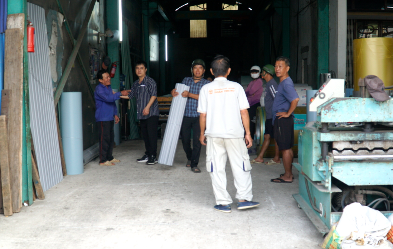 Gia Lai: Nhu cầu mua tôn tăng mạnh sau bão, thị trường vật liệu được kiểm soát chặt