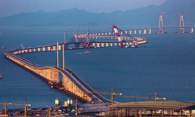 Cái giá đắt đỏ phía sau cầu vượt biển dài nhất thế giới