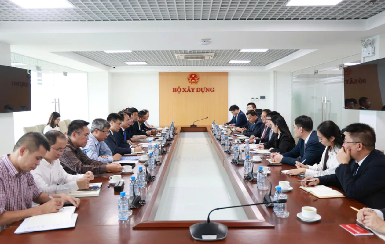 Thứ trưởng Nguyễn Văn Sinh: Thúc đẩy chuyển giao công nghệ ngành vật liệu xây dựng