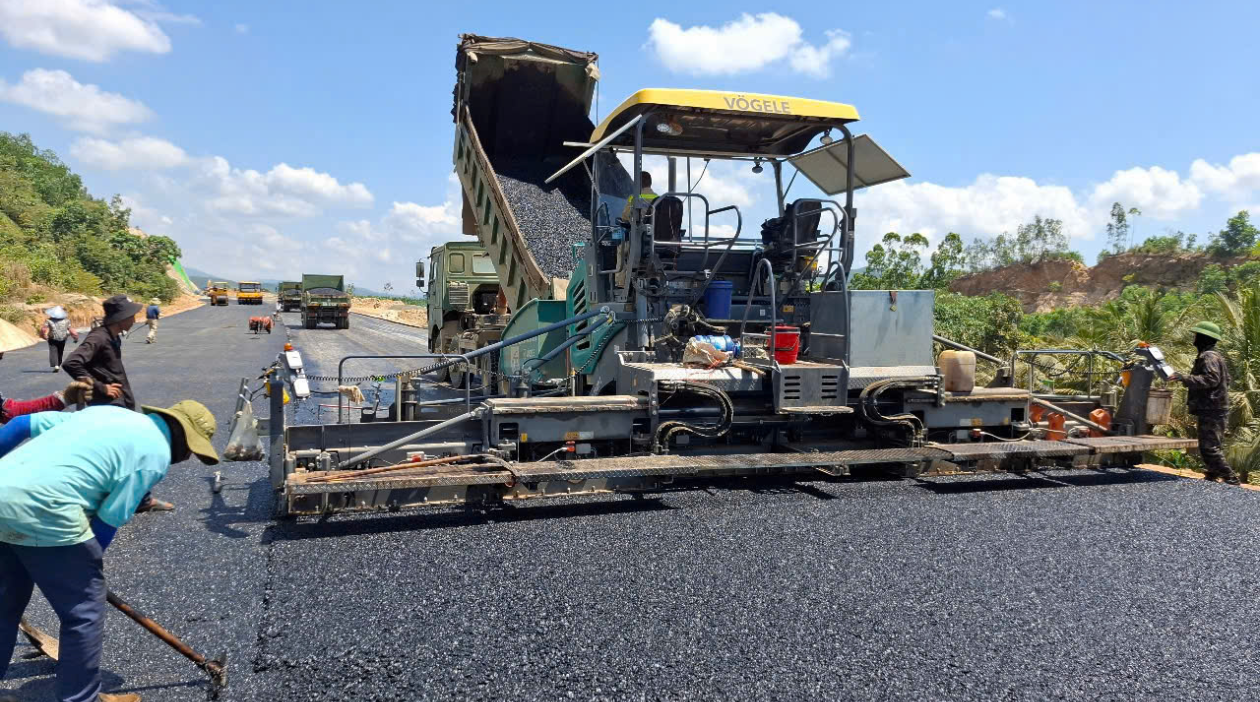 Tổng lực đưa 3 tuyến cao tốc về đích dịp 2/9