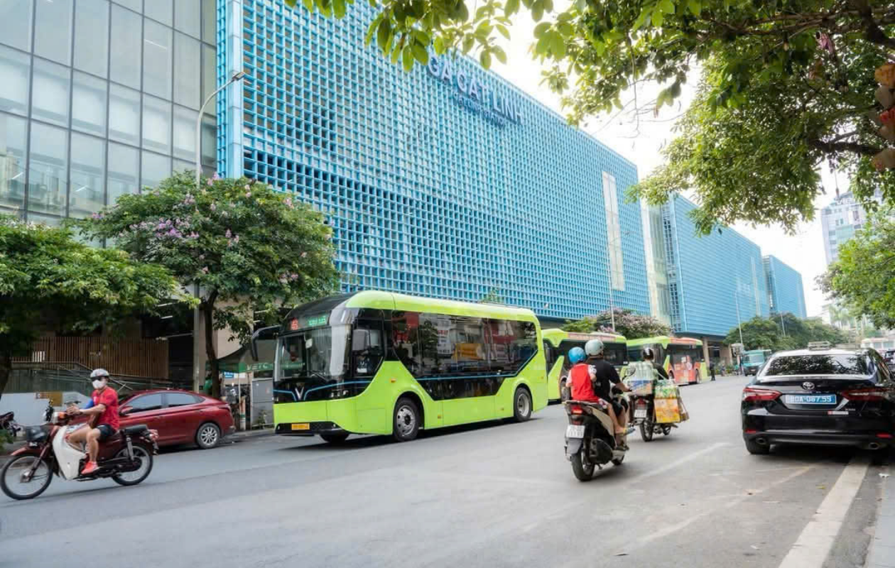 Hà Nội thúc đẩy chuyển đổi phương tiện giao thông "xanh"